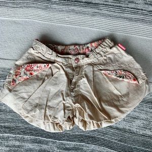 Pampolina puffy tan shorts